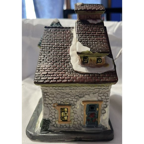 porcelain Santa’s Workshopwith lights inside,  Power Cord, Bulb And Glass Window - Picture 8 of 8